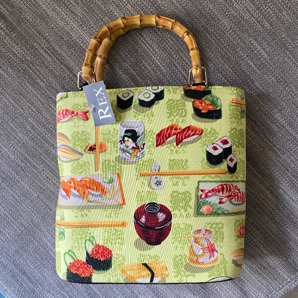 ☀️ STAND OUT with this eye-catching handbag! NWT